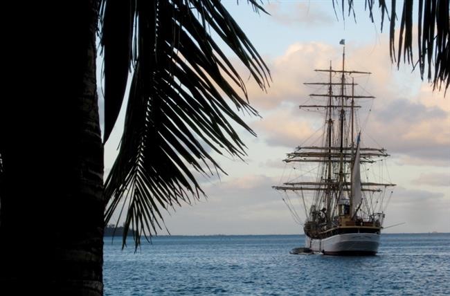 MET School Senior Takes Thesis Around the World at Sea